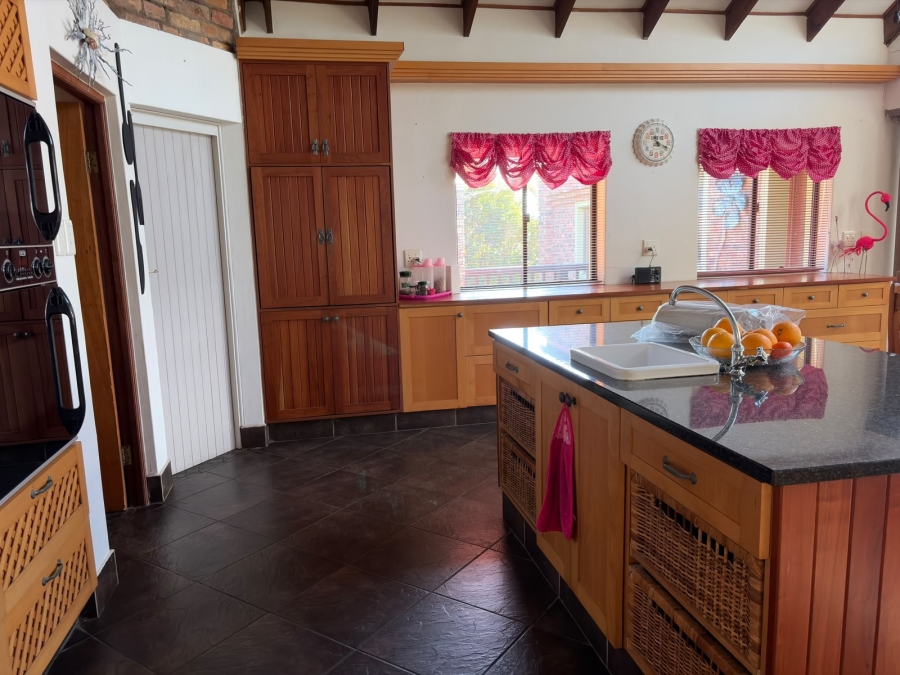 6 Bedroom Property for Sale in West Bank Eastern Cape